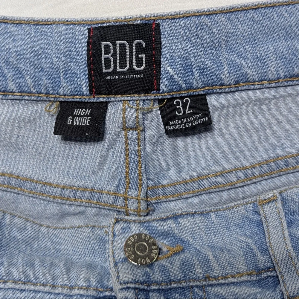 BDG Urban Outfitters High & Wide Jeans Size 32 Light Wash Wide Leg‎ High Rise